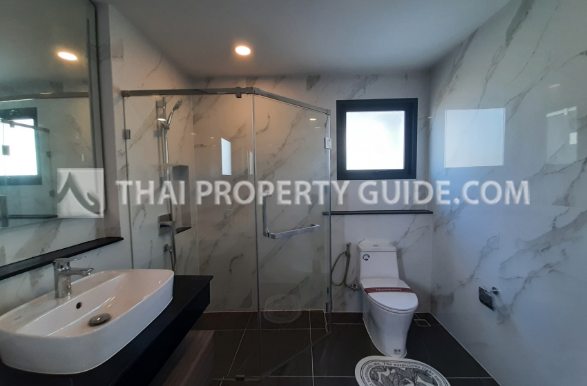 House with Shared Pool in Bangnatrad 